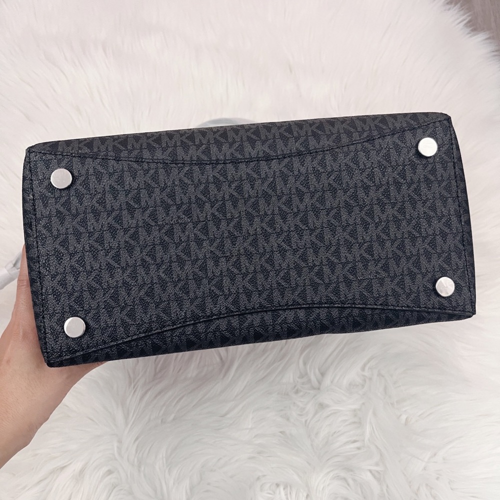 Michael Kors Jet Black Logo bag✨brand new - Picture 3 of 13